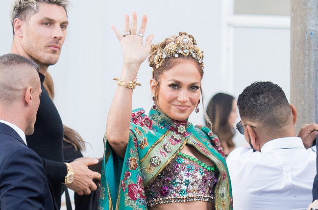 Королевский наряд Джей Ло, прозрачное платье Хайди Клум: звезды на шоу Dolce & Gabbana