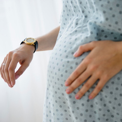 «Стыдно, но я хотела прервать беременность»: женщины о патологической боязни родов
