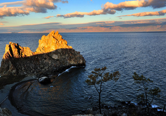 Как называется крупнейший остров озера Байкал?