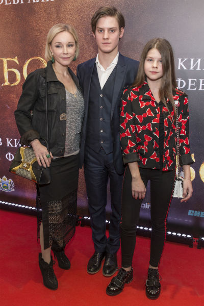 Марина Зудина с сыном Павлом и дочерью Машей