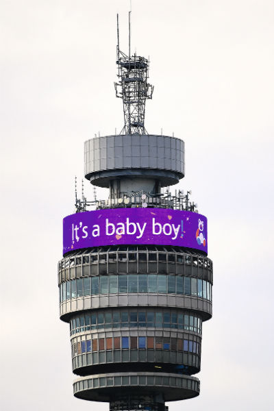 Рождение малыша праздновал весь Лондон, и даже на главной телебашне появилось сообщение о радостном событии