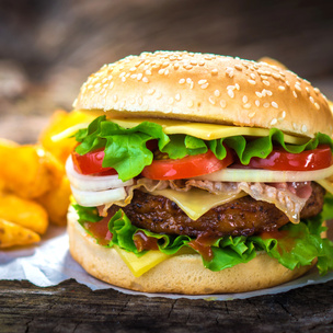 Готовим гамбургер, чизбургер и чикенбургер: 3 потрясающе вкусных рецепта для любителей фастфуда