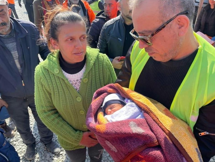260 часов спустя: 10-летний мальчик, старушка и другие, кого спасатели вытащили с того света в Турции