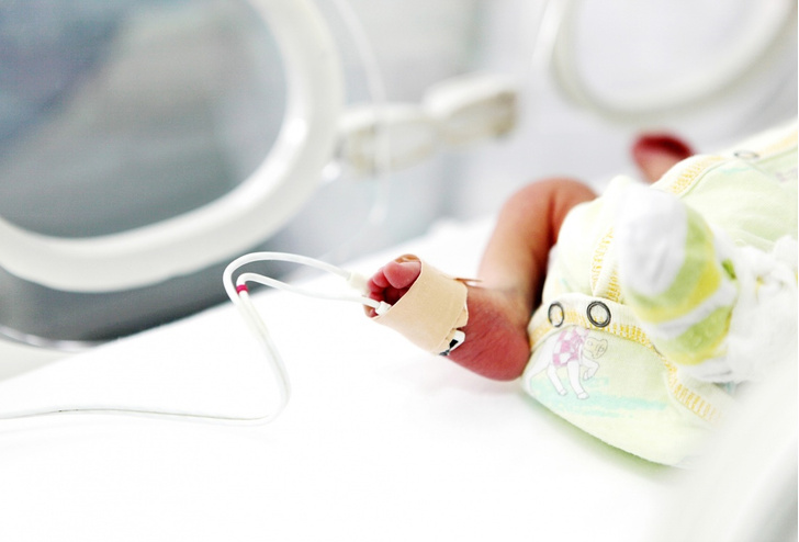 «Была надежда, что ребенок не сможет дышать»: врачи не знали, что делать с мальчиком, родившимся без мозга