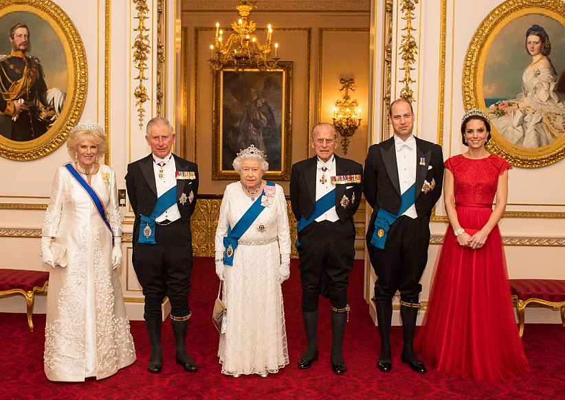 Британская королевская семья в Букингемском дворце, 8 декабря 2016 | marieclaire.ru