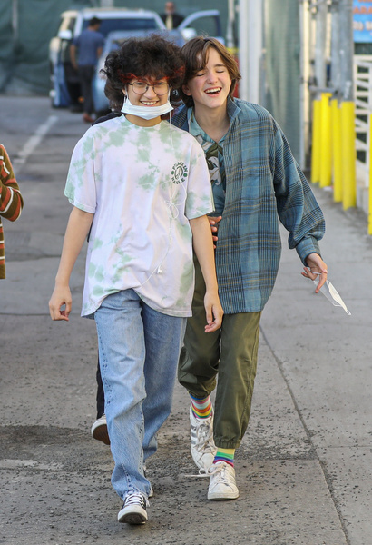 Дочки Джей Ло и Бена Аффлека гуляют вместе и выглядят как бунтарки