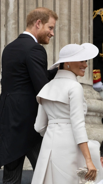 Герцогиня Меган и принц Гарри на службе в честь Платинового юбилея правления Елизаветы II, Лондон, 3 июня 2022