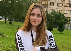 Когда объятия дороже золота: вернувшийся в отпуск из зоны СВО муж Юлии Липницкой прижал к себе жену и дочь