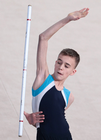 Мальчики со скакалками: в Москве прошли первые соревнования по художественной гимнастике для юношей