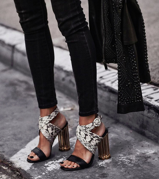 Total black: как носить черный