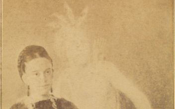Фото «с того света»: откуда взялись призраки на снимках XIX века