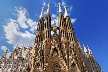 Безумный каталонец: в чем секрет успеха гения архитектуры Антонио Гауди