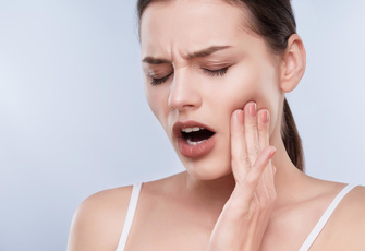 Как облегчить зубную боль: 10 советов от стоматолога