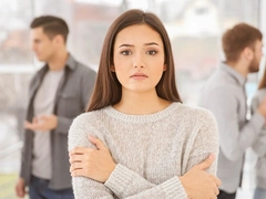 Недуг или защита от окружающих: что такое социофобия?