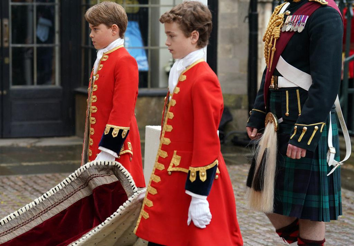 15 трогательных и смешных детских фото с коронации Карла III