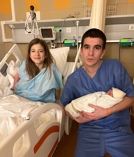 Дочь Аркадия Новикова Саша впервые стала мамой. Поздравляем жену Feduk и изучаем фото из соцсетей