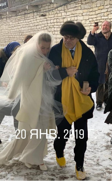 «Никогда не забуду те два дня, которые мы провели в Пскове»: Высоцкая впервые о венчании с Кончаловским