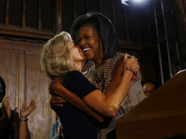 Любезность Первых леди: неожиданный (но очень милый) подарок Мишель Обаме от Джилл Байден