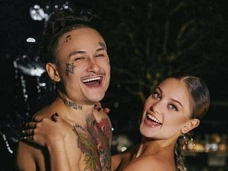 Как Джонни Депп и Кейт Мосс. Моргенштерн снялся в интимной фотосессии с девушкой