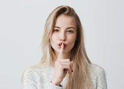 Забудьте о них: 5 фраз, которые принижают вас в глазах окружающих