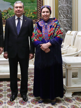 Фото №3 - Как выглядит жена президента Туркменистана: первое и единственное фото Первой леди, которую никто никогда не видел