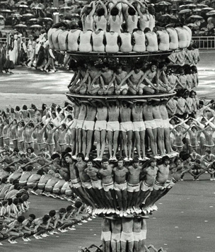 История одной фотографии: живая пирамида на открытии Олимпиады-80 в Москве