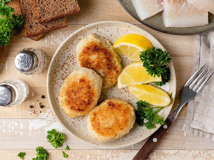 Рыбные котлеты из минтая на сковороде — пошаговый рецепт