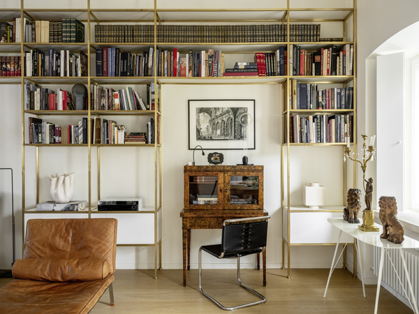 Стеллаж во всю стену: 35+ удачных идей | myDecor