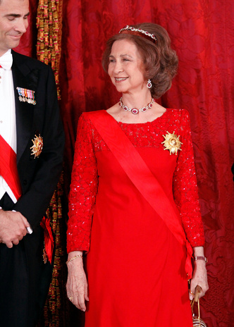 Камни судьбы: самые роскошные рубиновые тиары королевских семей