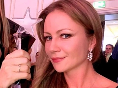 Недавно ставшая мамой Мария Миронова рассказала о жизни с мужем в Греции