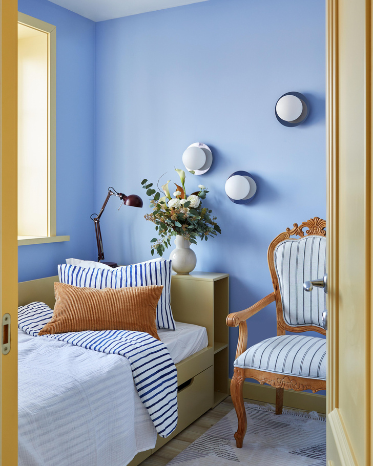 Голубой цвет в интерьере спальни: 35+ примеров