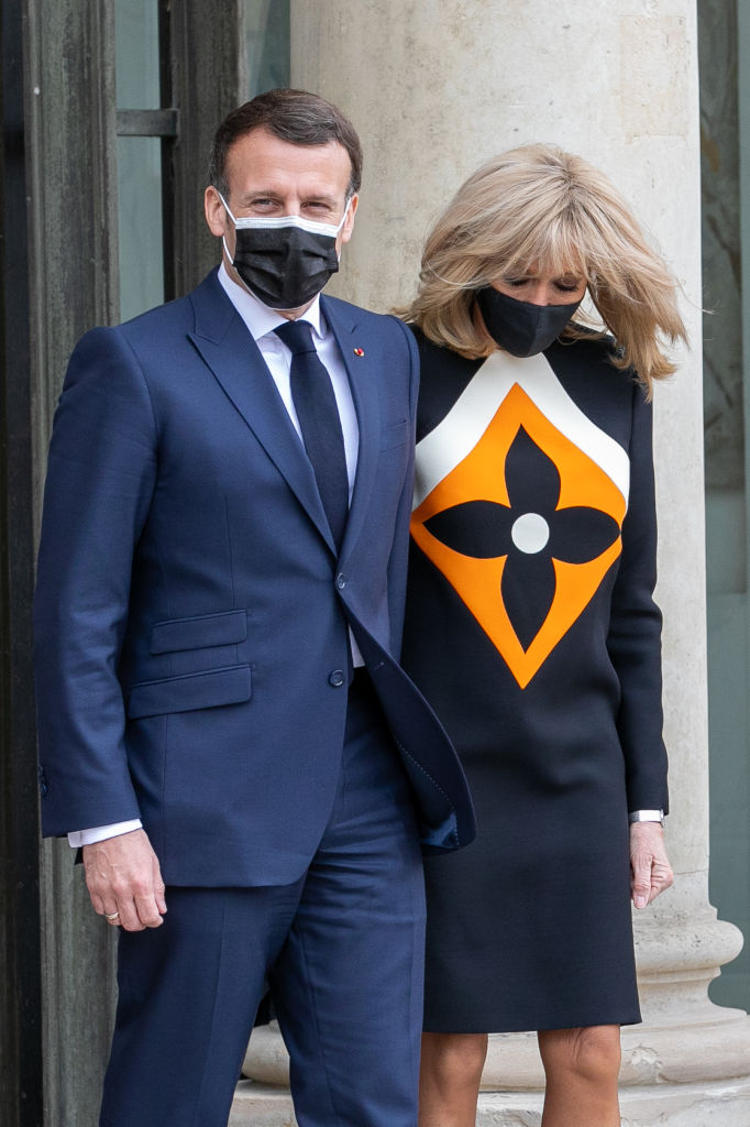 Четырехлистник на удачу: Бриджит Макрон в платье Louis Vuitton