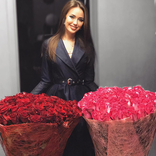 Костенко похвасталась роскошным подарком Тарасова к важной дате