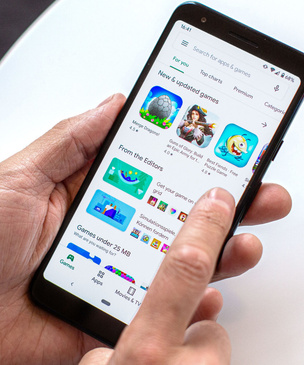 «Надеемся, iPhone в кирпич не превратится»: в России создадут аналог Google Play