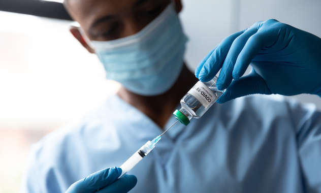 Живущий в ЮАР ученый из Петербурга: «Местные жители больше верят народным целителям, чем вакцине»