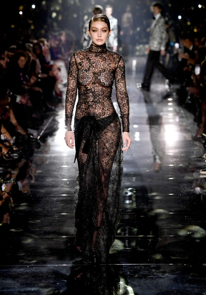 Джиджи Хадид на показе Tom Ford AW/20 Fashion Show