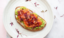 Тост с лососем и авокадо