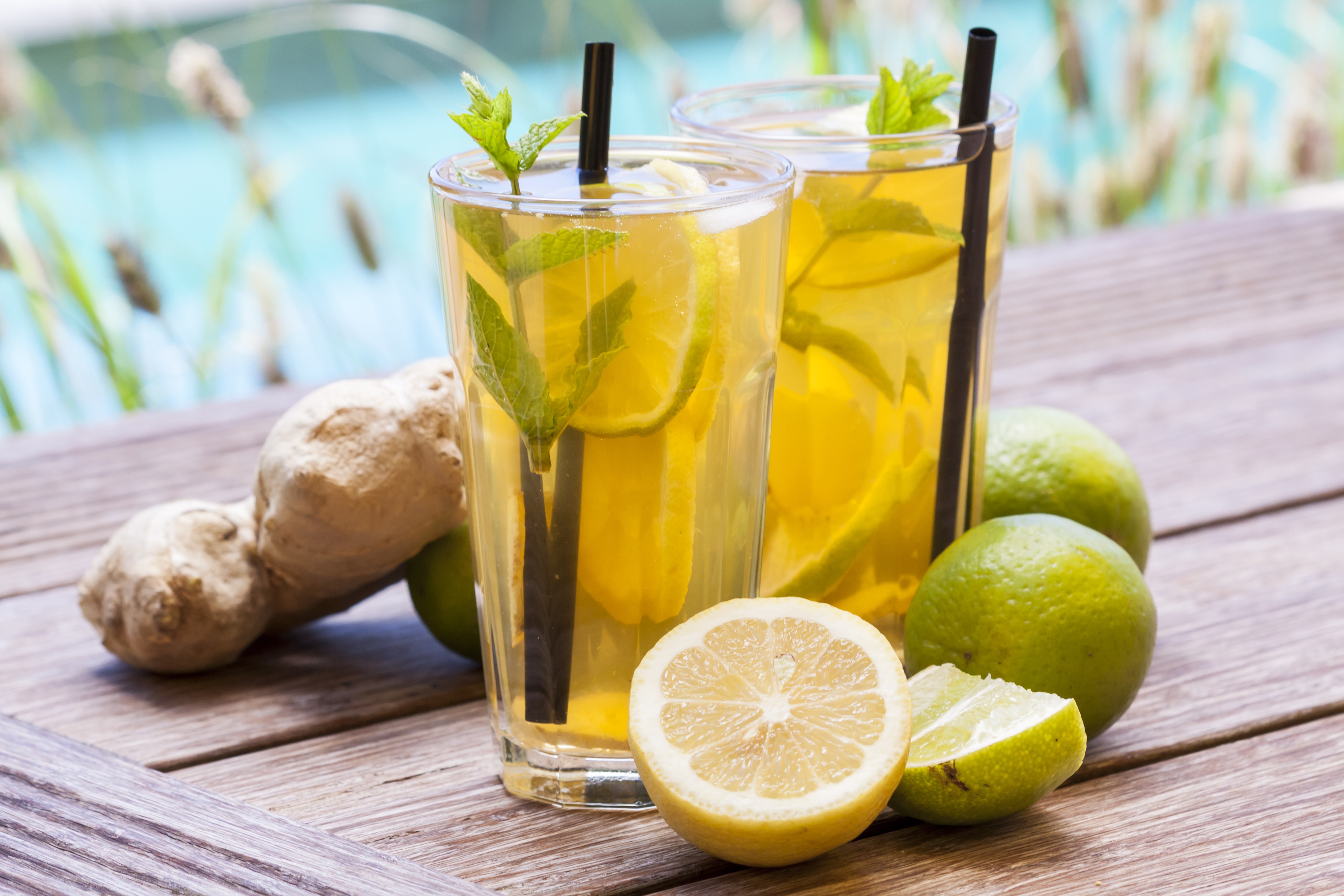Вода с лимоном и медом польза. Имбирно-мятный лимонад. Лемонад. Лимонно имбирный напиток. Домашний лимонад имбирный.