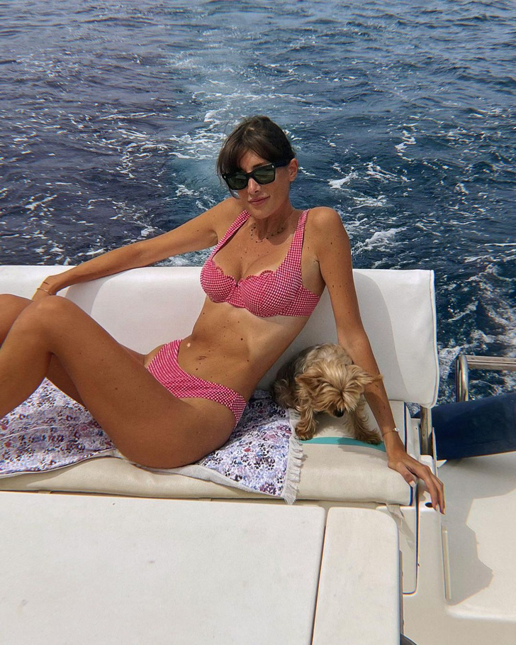 Француженка Жюли Феррери нашла самый очаровательный купальник для отпуска