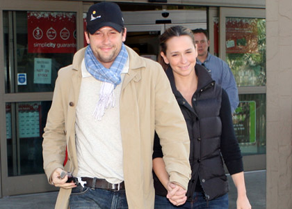 Дженнифер и Росс во время шопинга, 14 декабря 2007 года