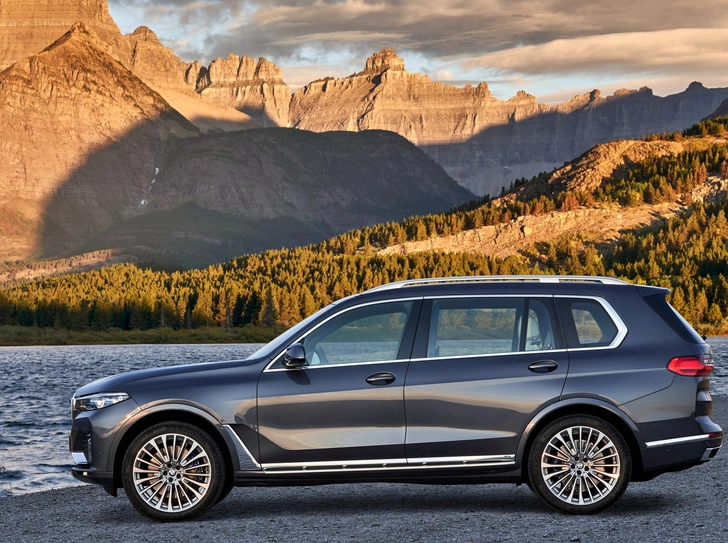 Восемь убойных фактов о BMW X7