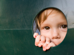 Симптомы аутизма у малышей: как выглядят «другие» дети