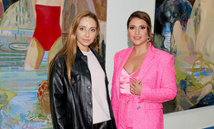 Жасмин — в образе Барби, а Татьяна Навка — в черной коже: звезды на ярмарке Cosmoscow раздали стиля