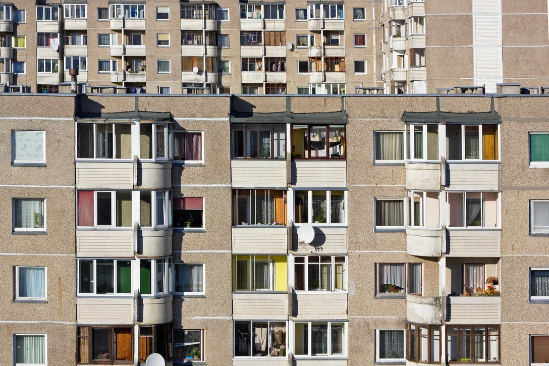 Вопросы читаталей: почему соседи сверху катают шары? | Источник: Legion Media