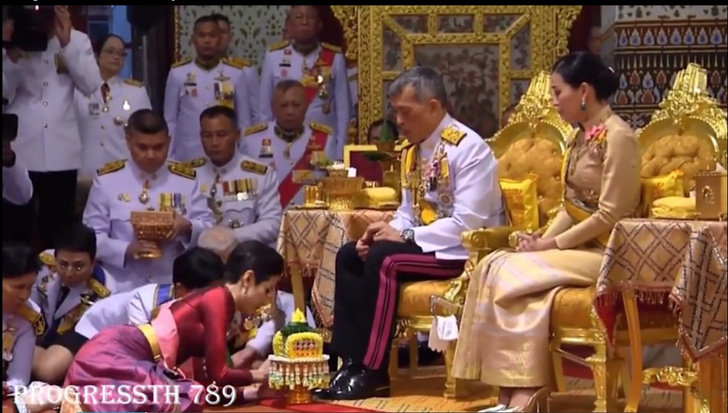 Лучшая подруга младшей дочери: СМИ сообщили о новой фаворитке короля Таиланда