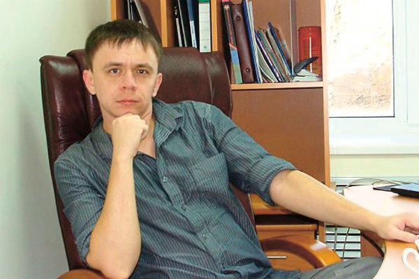 Николай уже похвалился всем друзьям подарком | Источник: Личный архив