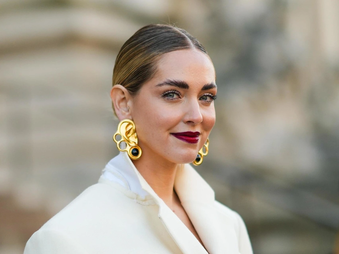 Как носить длинные серьги, чтобы не выглядеть смешно: главные запреты и модные сочетания | marieclaire.ru