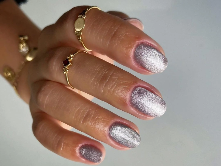 Velvet nails: идеальный сияющий маникюр на лето