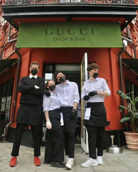 «Не экономьте на понтах»: москвичи продают одноразовые стаканчики Gucci | woman.ru