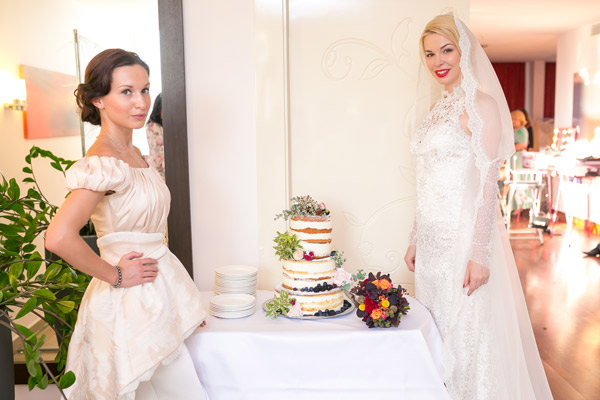 Стилисты «Peggy Sue Beauty Catering Service» часто работают на свадьбах, причем сделать красивой могут не только невесту, но и гостей